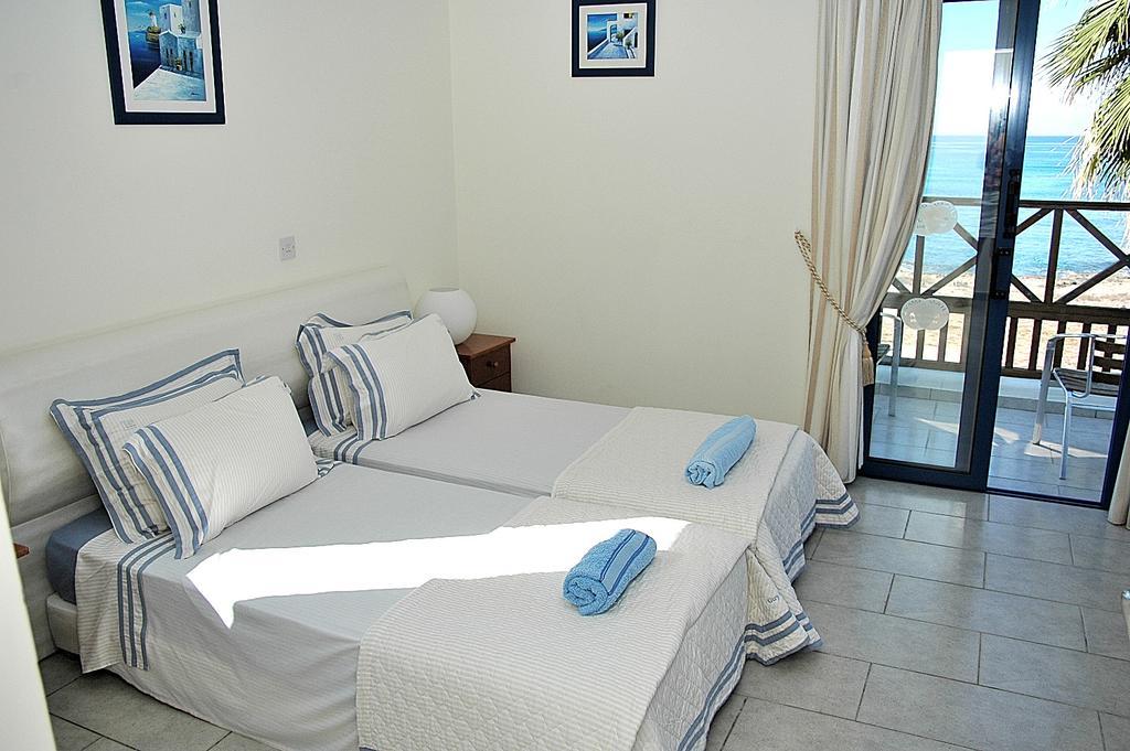 Kymmates Beach Front Villas Paphos Exterior foto