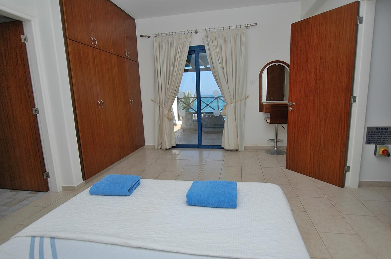 Kymmates Beach Front Villas Paphos Exterior foto