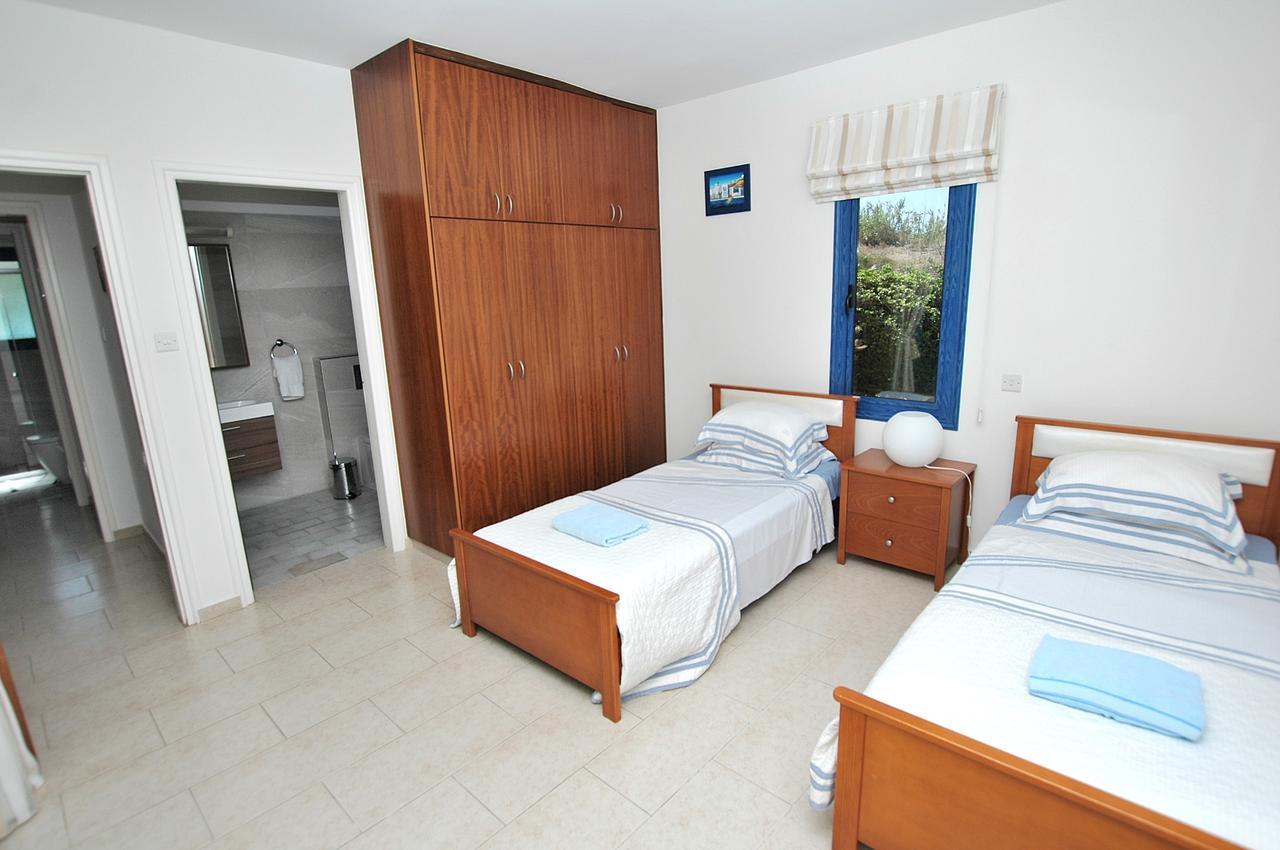 Kymmates Beach Front Villas Paphos Exterior foto